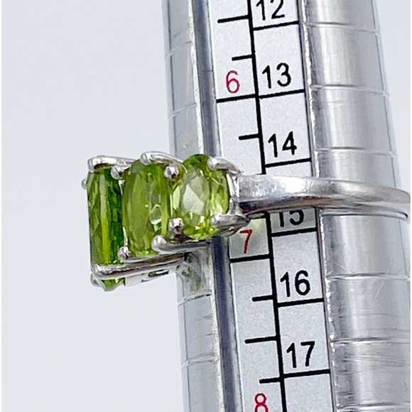 Sterling Silver Green Stone Ring - Picture 4 of 9